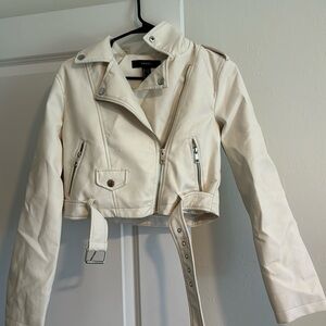 Forever 21 size small crop bomber jacket with cute zipper details gently used